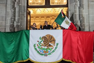 Sergio Salomón Céspedes encabeza su último Grito de Independencia en Puebla