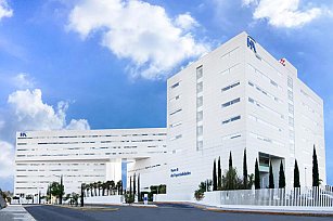 Hospital Ángeles suspende a médico tras denuncia por violencia familiar