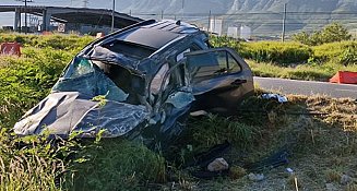 Conductor sobrevive a volcadura en carretera Saltillo-Monterrey con lesiones leves