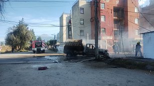 Explosión de pipa de gas cobra la vida de una madre y su hija, en Chiautempan