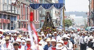 Miles de fieles participan en la Procesión de Viernes Santo en Puebla