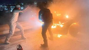 Incendio de auto en Huamantla moviliza a cuerpos de emergencia