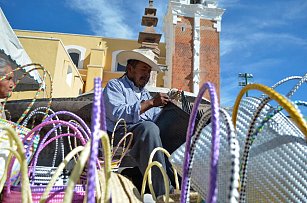 Artesanos de Oaxaca comparten tradición y creatividad en Tlaxcala