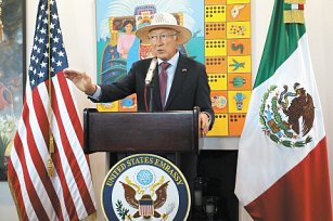 Ken Salazar: La relación México-EEUU avanza hacia una mayor integración económica y lucha contra el narcotráfico