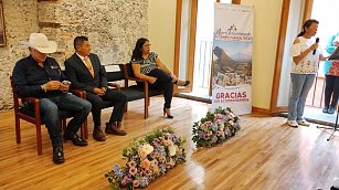 Mujeres tlaxcaltecas conquistan CDMX con productos del campo