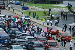 Trabajadores del Poder Judicial bloquean la Vía Atlixcáyotl en protesta contra la reforma judicial