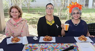 Desayuno en conmemoración del Día de Muertos para adultos mayores en Casa del Abue Cholula