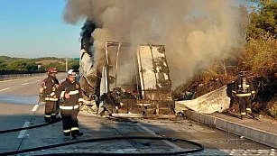 Incendio de tráiler en libramiento Mazatlán paraliza tráfico y alarma