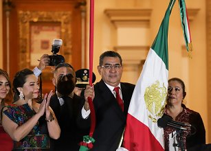 Sergio Salomón celebra el Grito de Independencia con pirotecnia y música en vivo