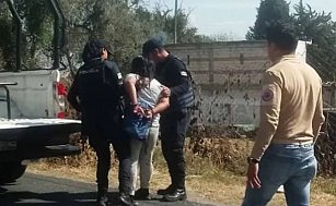 Mujer detenida en Huejotzingo por intentar apuñalar a un perro