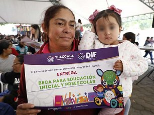 Sedif de Tlaxcala entrega becas para garantizar educación infantil inclusiva y de calidad