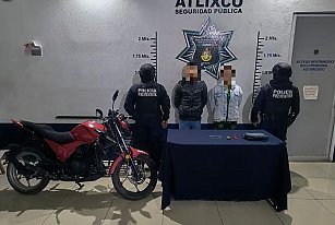 Detienen a pareja con arma hechiza y moto robada en Atlixco