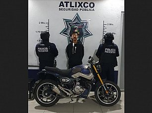 Policía de Atlixco recupera motocicletas robadas y captura a dos sospechosos