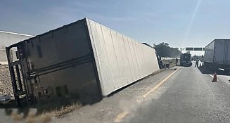 Volcadura en la autopista México-Querétaro afecta circulación hacia CDMX