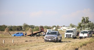 Abandonan cuerpo encobijado en la cajuela de un auto, en San Pablo del Monte