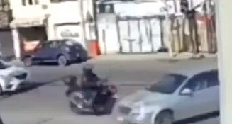 Motociclista de la policía herido en choque: ¿Quién es el culpable?