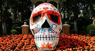 Descubre la Calavera Monumental de San Pablo Apetatitlán: Celebración de Día de Muertos