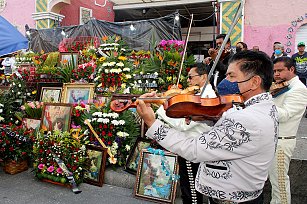 El Mercado del Alto rinde homenaje a Santa Cecilia, patrona de los músicos