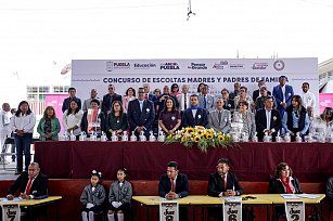 Preside Lupita Cuautle certamen de escoltas de madres y padres en Cacalotepec