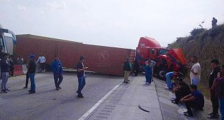 Accidente de tráiler colapsa la circulación en el Arco Norte