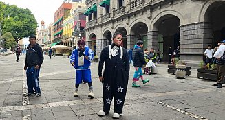 Payasos de Urban Clown marchan al Palacio Municipal de Puebla en busca de permisos y seguridad