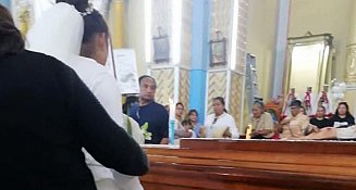 Mujer vestida de novia da emotivo adiós a su prometido en Tlaxcala