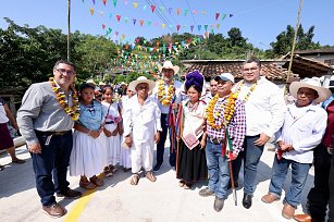 Gobernador inaugura pavimento en Cuetzalan y llama a mantener la unidad