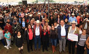Atiende Gobierno de Tlaxcala peticiones de productores del campo