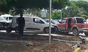 Accidente en Cancún: choque entre tres vehículos deja daños materiales