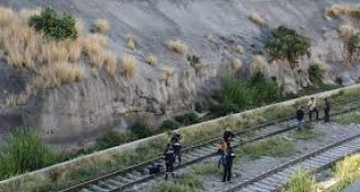 Hallan cuerpo en costal junto a vías del tren en Tlaquepaque