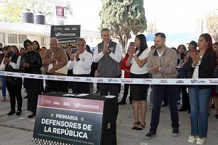 Inauguran techado escolar en primarias y secundarias de Puebla