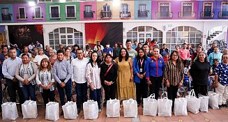 Lupita Cuautle entregó apoyos alimentarios a 100 núcleos familiares