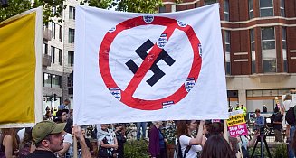 Detienen a nueve personas por celebrar el cumpleaños de Hitler en Reino Unido