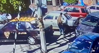 Ladrones roban automóvil en Puebla a plena luz del día: Video evidencia el crimen