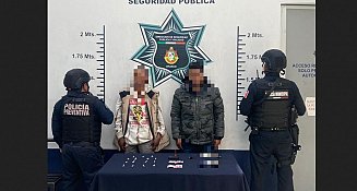 Detienen en Atlixco a dos hombres con drogas, arma y moto robada