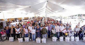 Lleva Lupita Cuautle más apoyos alimentarios a familias de San Andrés