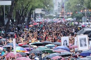 AMLO responsabiliza a "conservadores" por destrozos en marcha por Ayotzinapa