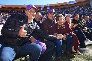 Lorena Cuéllar emociona a miles con su cercanía en Tlaxcala