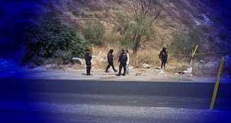 Hallan cuerpo maniatado en la carretera Monterrey-Saltillo; inician investigaciones