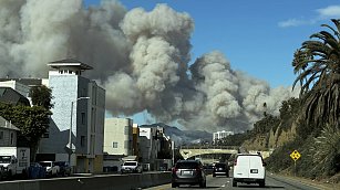 Incendios forestales en Los Ángeles destruyen casas de celebridades