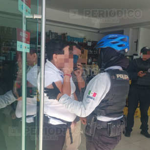 ¡Asalto a mano armada en Apizaco! Dos sujetos roban 20 mil pesos en vinatería