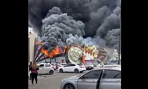 Feroz incendio consume Plaza Cinépolis en Culiacán: heridos y evacuaciones