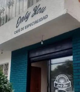 Hombres armados asaltan cafetería en el centro de Apizaco; golpean a un comensal