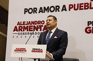 Alejandro Armenta presenta declaración de bienes junto a su familia 