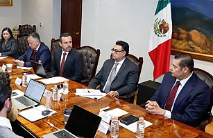 Gobernador Armenta coordina esfuerzos para mejorar los servicios de salud en Puebla