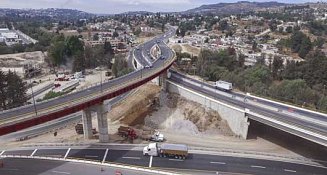 Volcadura de tractocamión en carretera El Molinito-Tlaxcala causa cierre parcial y pérdidas materiales