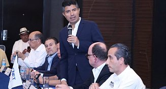  Candidatos de la Coalición "Mejor Rumbo para Puebla" dialogan con empresarios turísticos