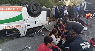 Volcadura en Zinacatepec: 19 heridos, entre ellos estudiantes de bachillerato