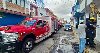 Bomberos sofocan incendio en casa habitación en San Andrés Cholula