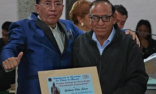 Guillermo Veloz, reconocido periodista taurino, recibe premio en Tlaxcala